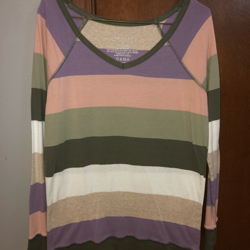 Maurice’s v neck sweater